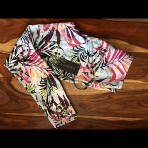NWT PLAYGROUND HighRise leggings, tropical print M